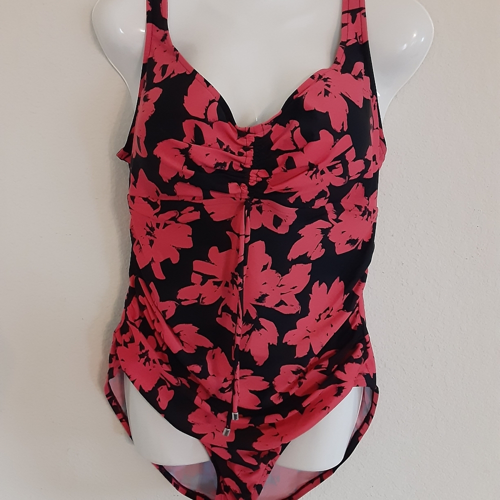 One piece swimsuit light red and black scoop back size XL brand name Aqua Green